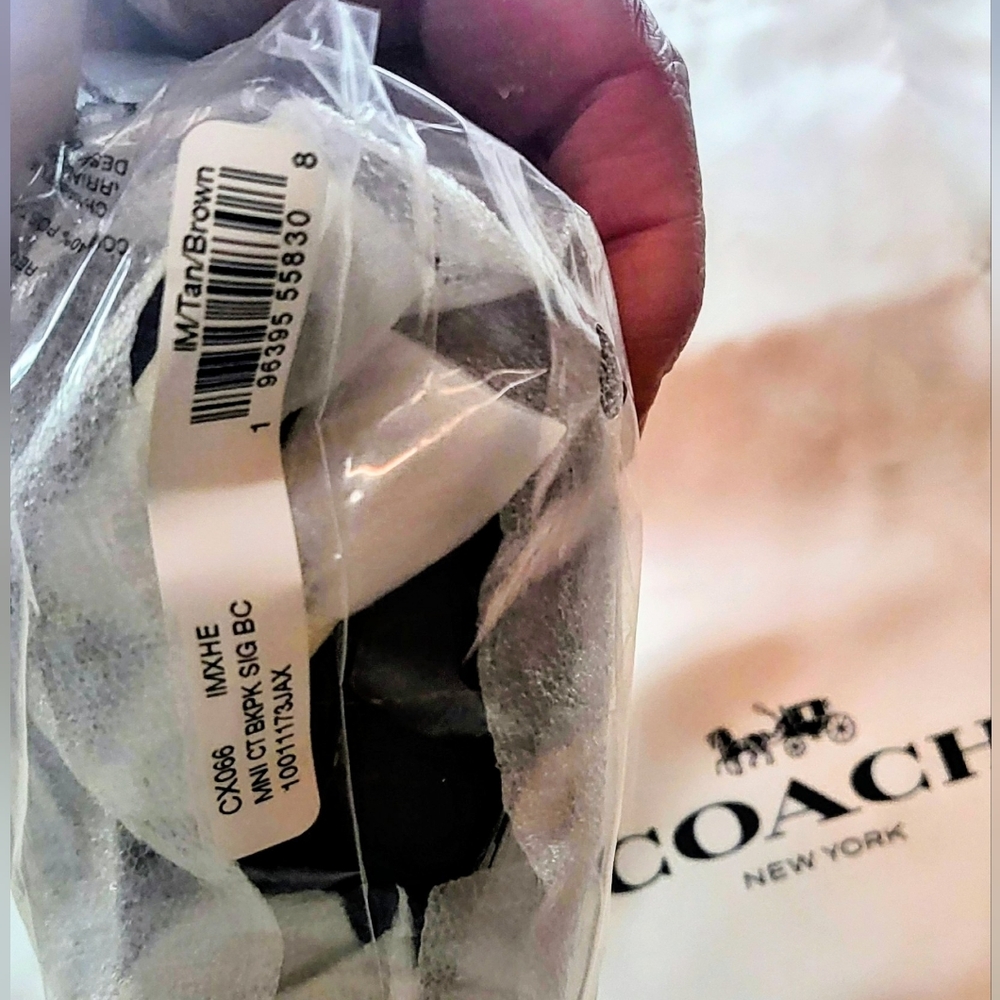 Coach Mini Court Backpack ๐๐จ๐ฅ๐ ๐๐ฎ๐ญ ๐๐๐ซ๐จ๐ฌ๐ฌ ๐๐จ๐๐๐ก ๐๐ญ๐จ๐ซ๐๐ฌ! - Picture 13 of 16